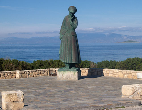 Το Άγαλμα της Μάνας | Statue of Mother on Aegina